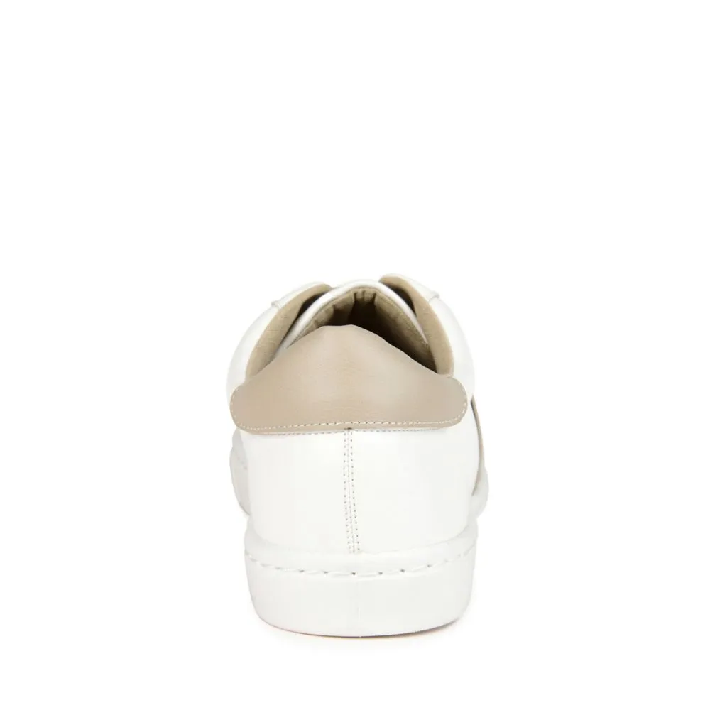 Journee Collection  WOMENS BILLIE SNEAKER