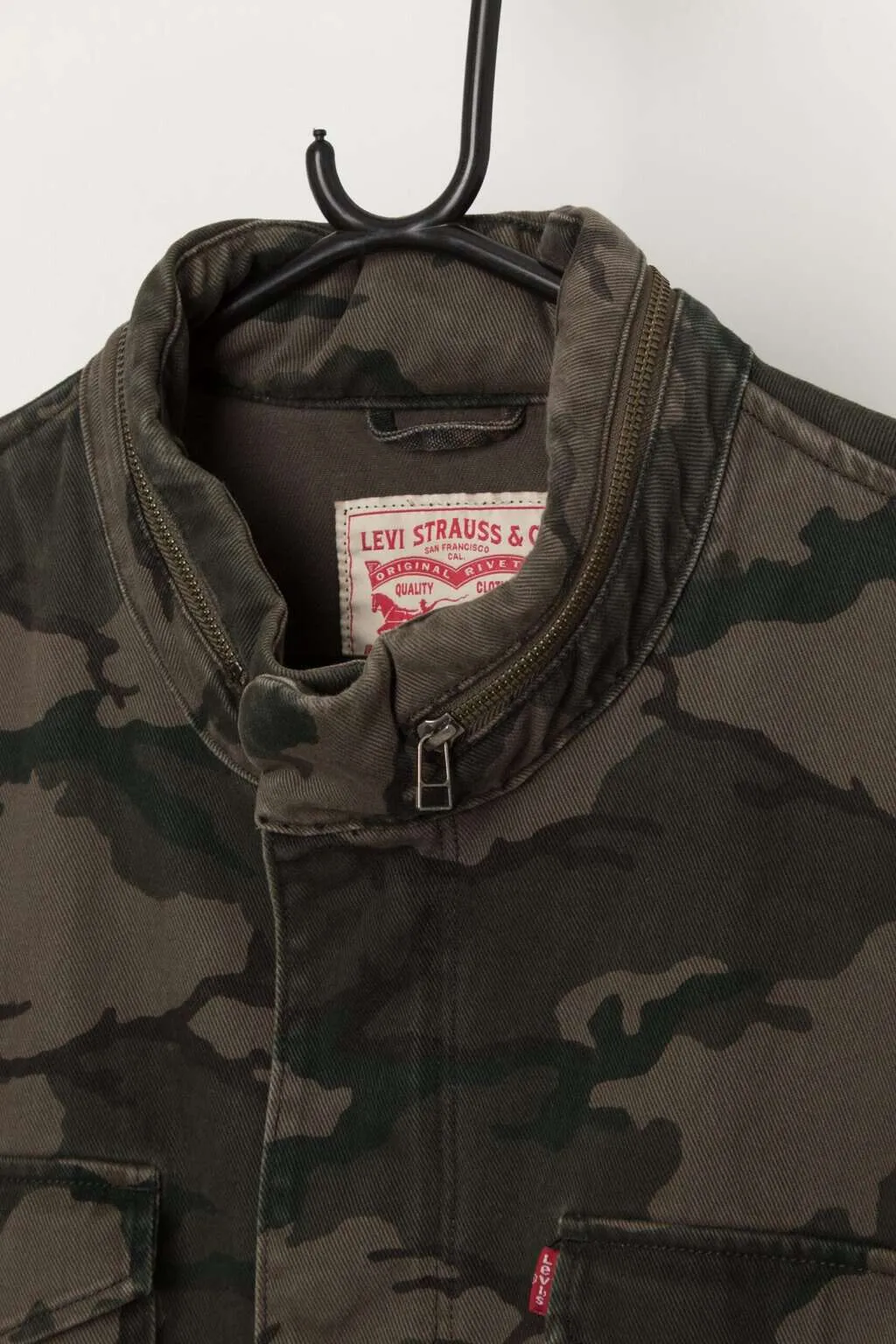 Men’s Levis camo jacket with fold away hood – 2XL