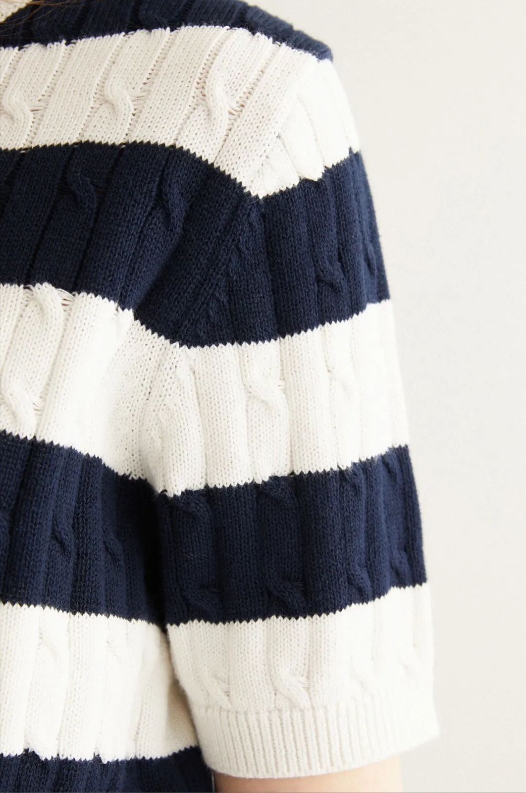 WHO.A.U  |Steve Striped Short Sleeve Sweater (2Colors)  WHKAD2412F